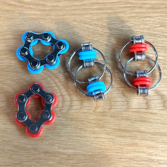 Fidget Toy: 4 Piece Flippy Roller Flick (Bike) Chain Fidget Toys with Case - Picture 6 of 16